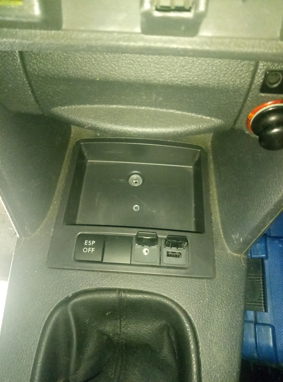 Монетниця під USB та AUX 4