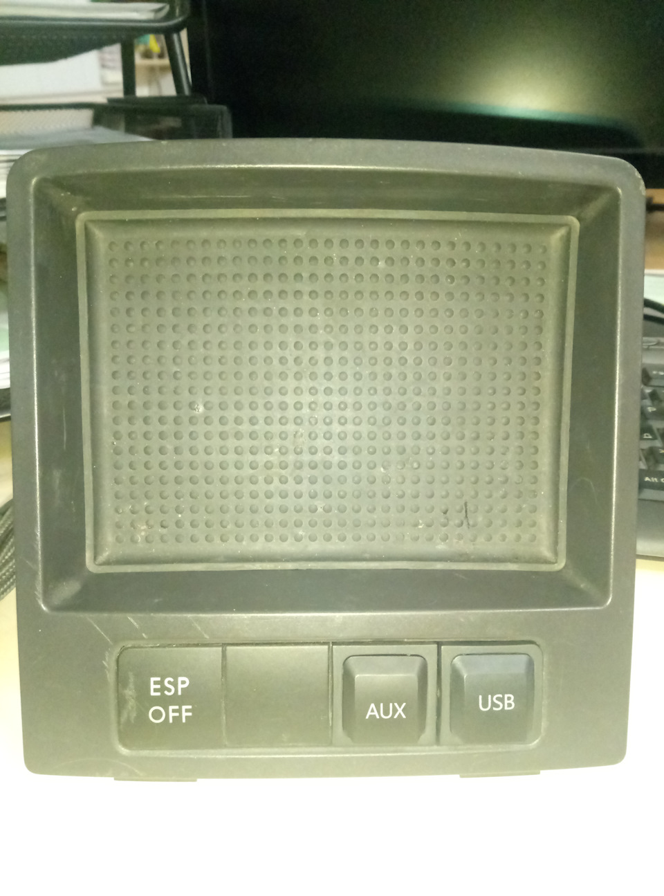 Монетниця під USB та AUX 2