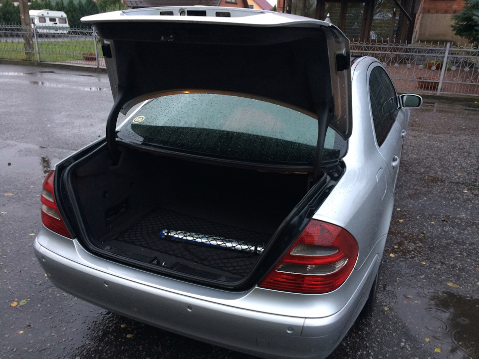 Увага, Продається Mercedes E class w211 4