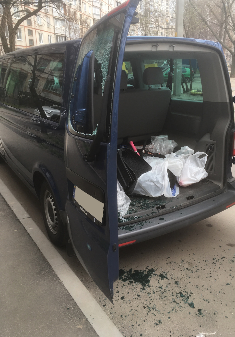 Розбили скло та вкрали запчастини за день до поїздки на СТО 2