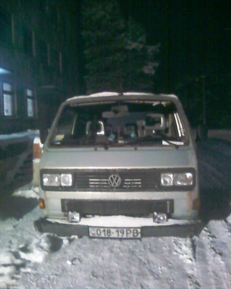Поки я працюю він соїть чекає ...