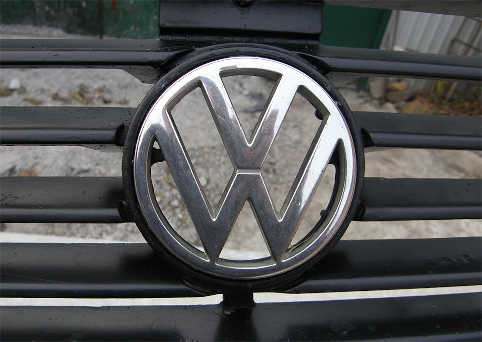 Емблема VW хром 2