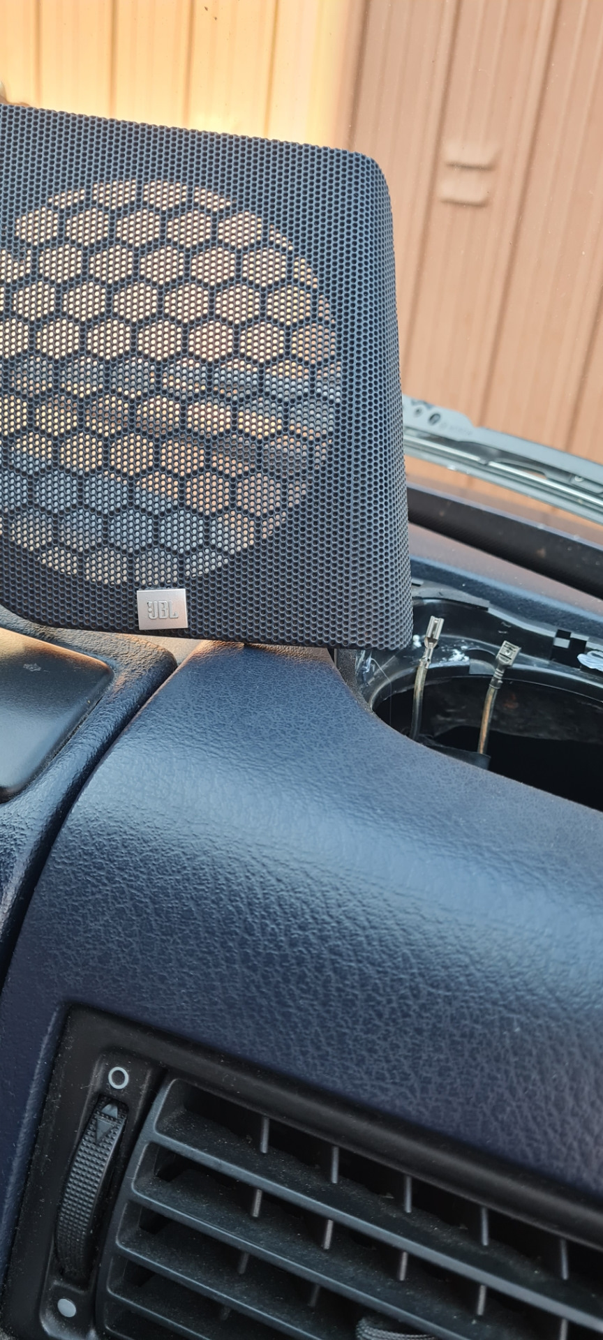 JBL на JBL 1