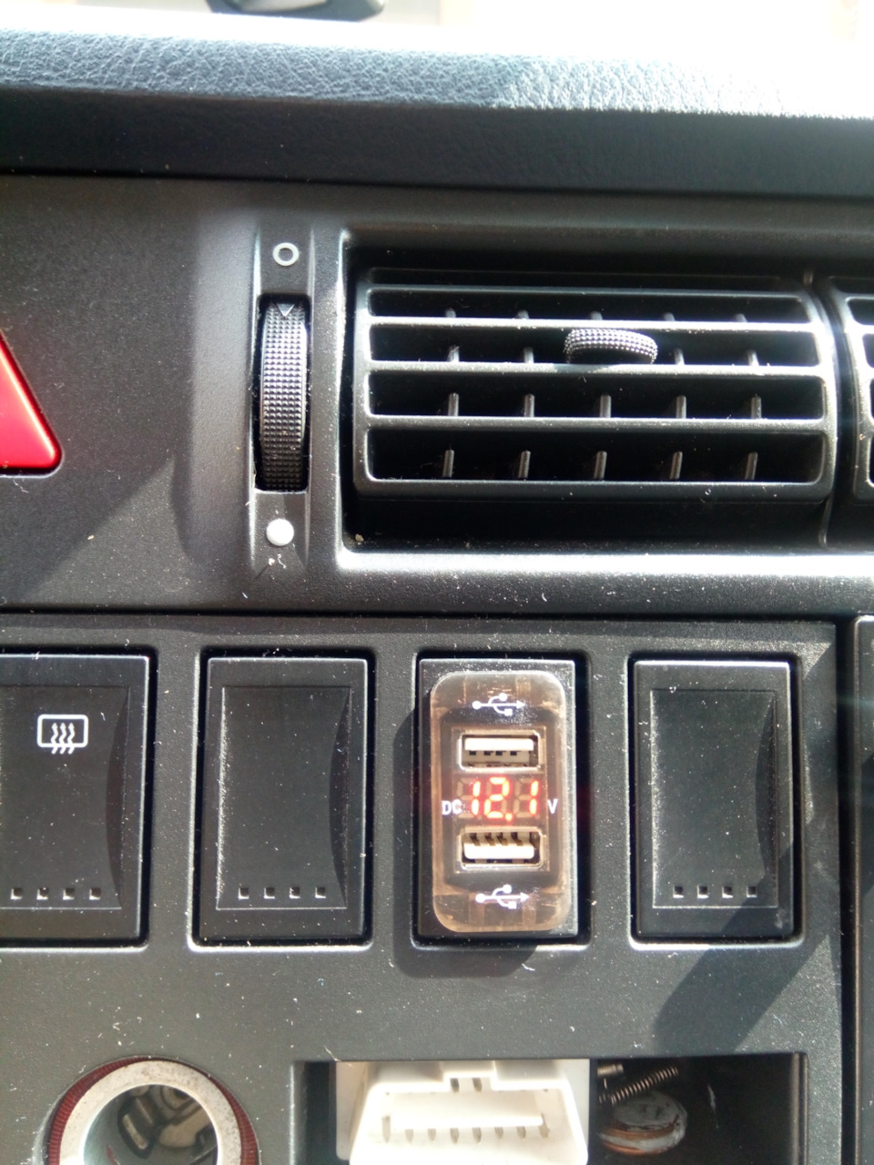 USB і рівень зарядки 2 in 1. 4
