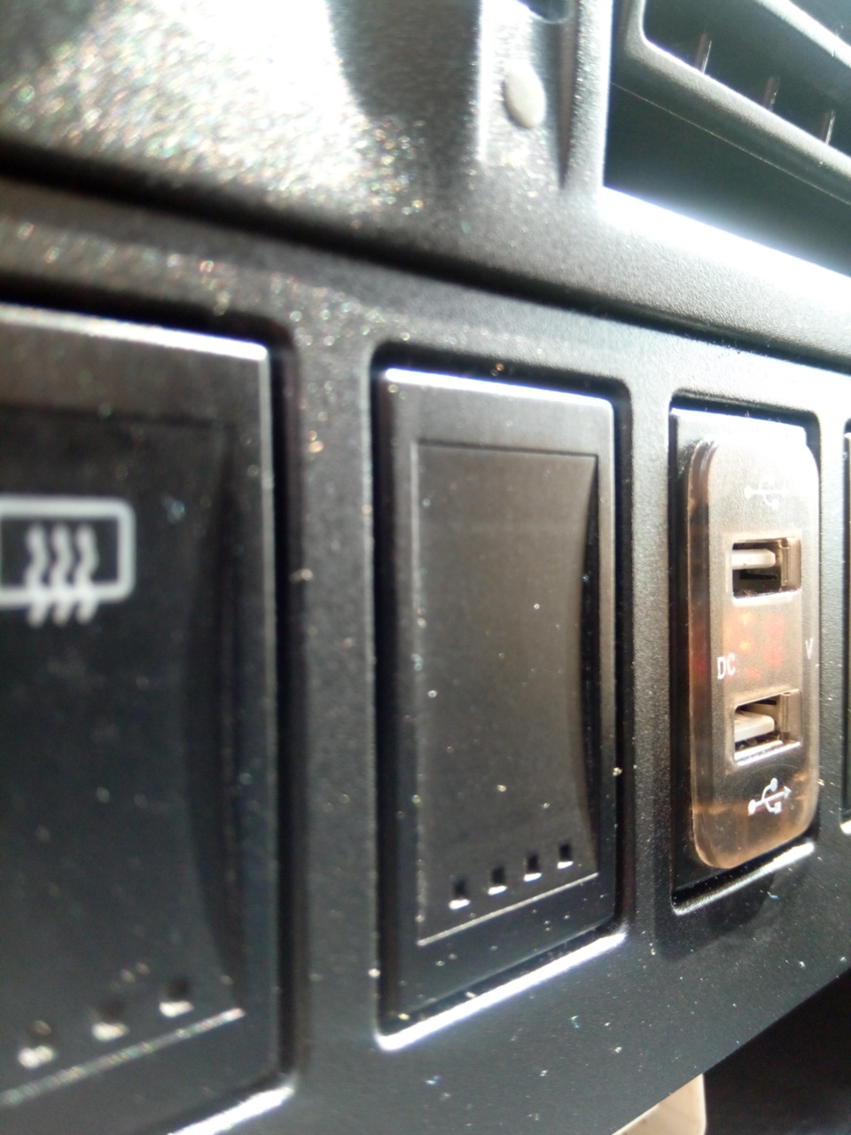 USB і рівень зарядки 2 in 1. 5
