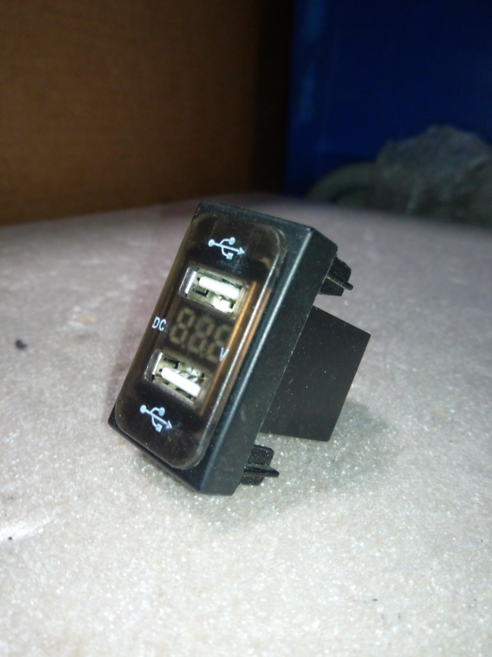 USB і рівень зарядки 2 in 1. 3