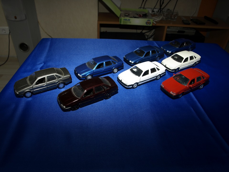 ПРОДАЖ МОДЕЛЕЙ, VW PASSAT B3, B4 -35i - 1:43 - SCHABAK, Німеччина 2