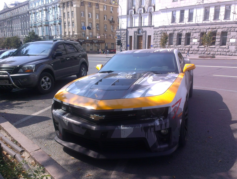 Ось цей американець точно нічого не пародує. Гідний наслідувач :) 3