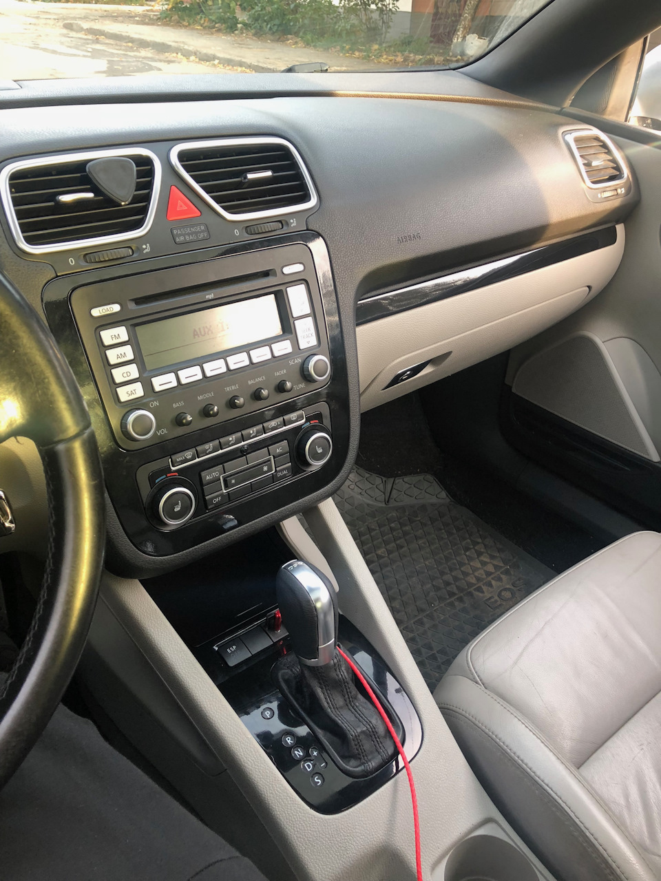 Заміна мафона, кліматроніка, ручки АКПП VW EOS 2