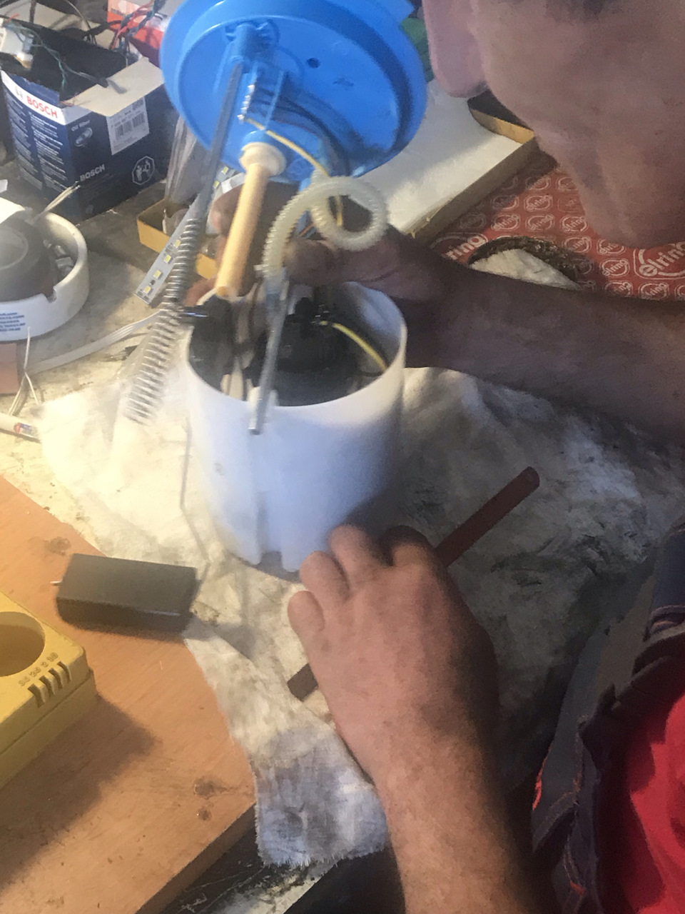 Заміна паливного фільтра + чищення приймальної сітки в баку. Провали палива. 1