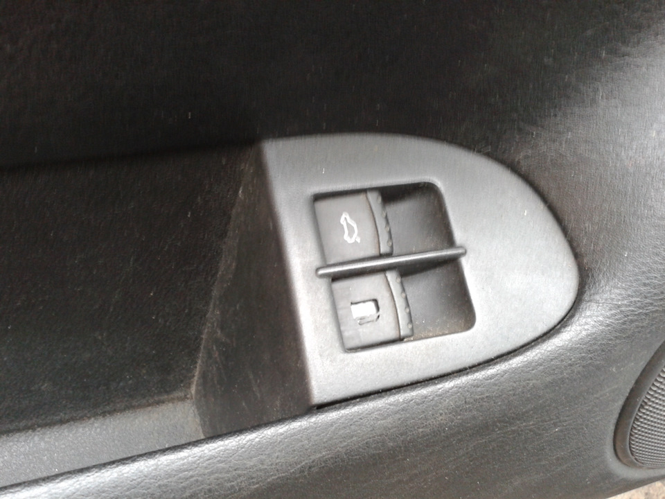 кнопка відкриття багажника 1