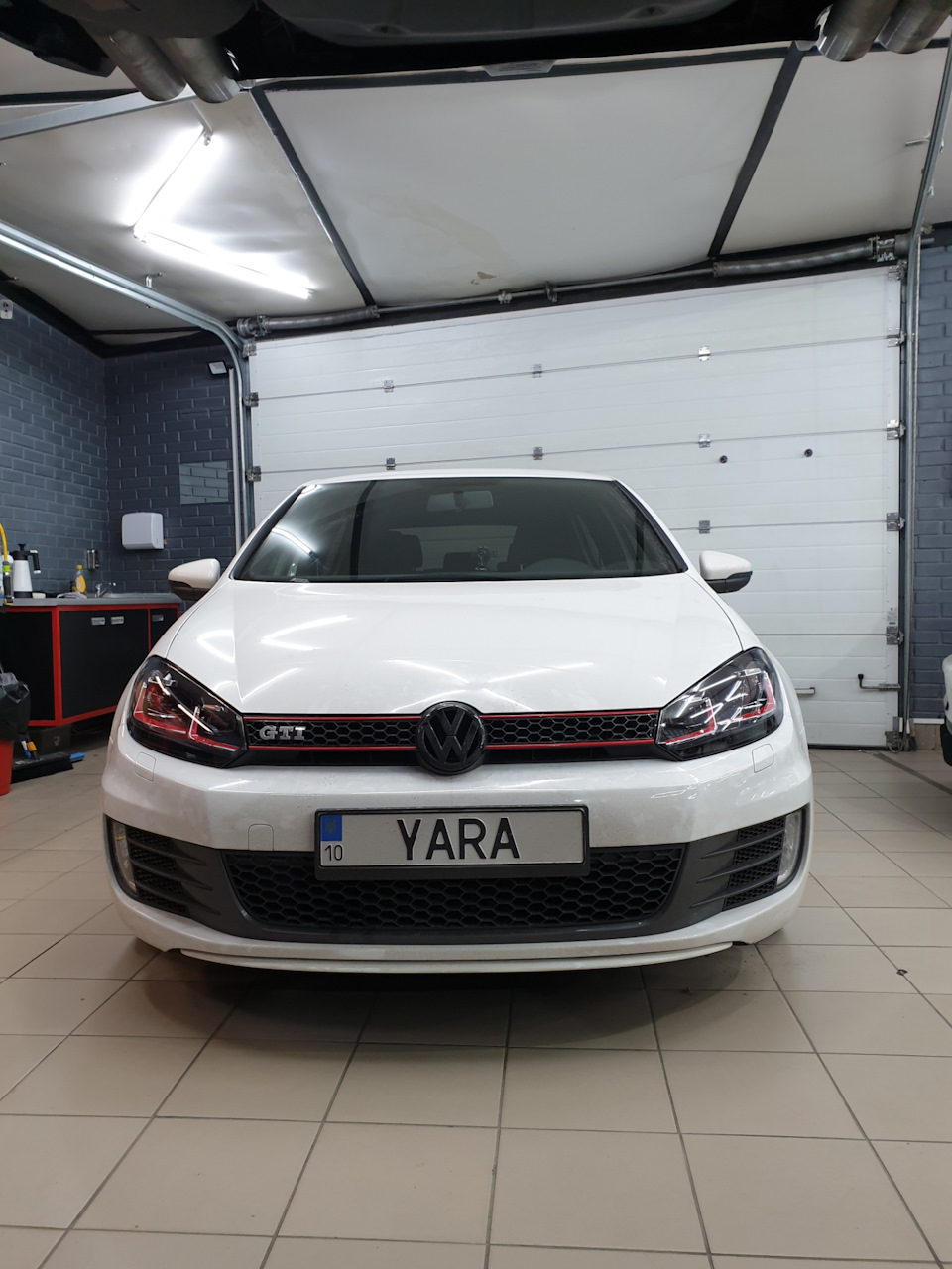 Довгоочікувані LED фари Golf 6 GTI 2