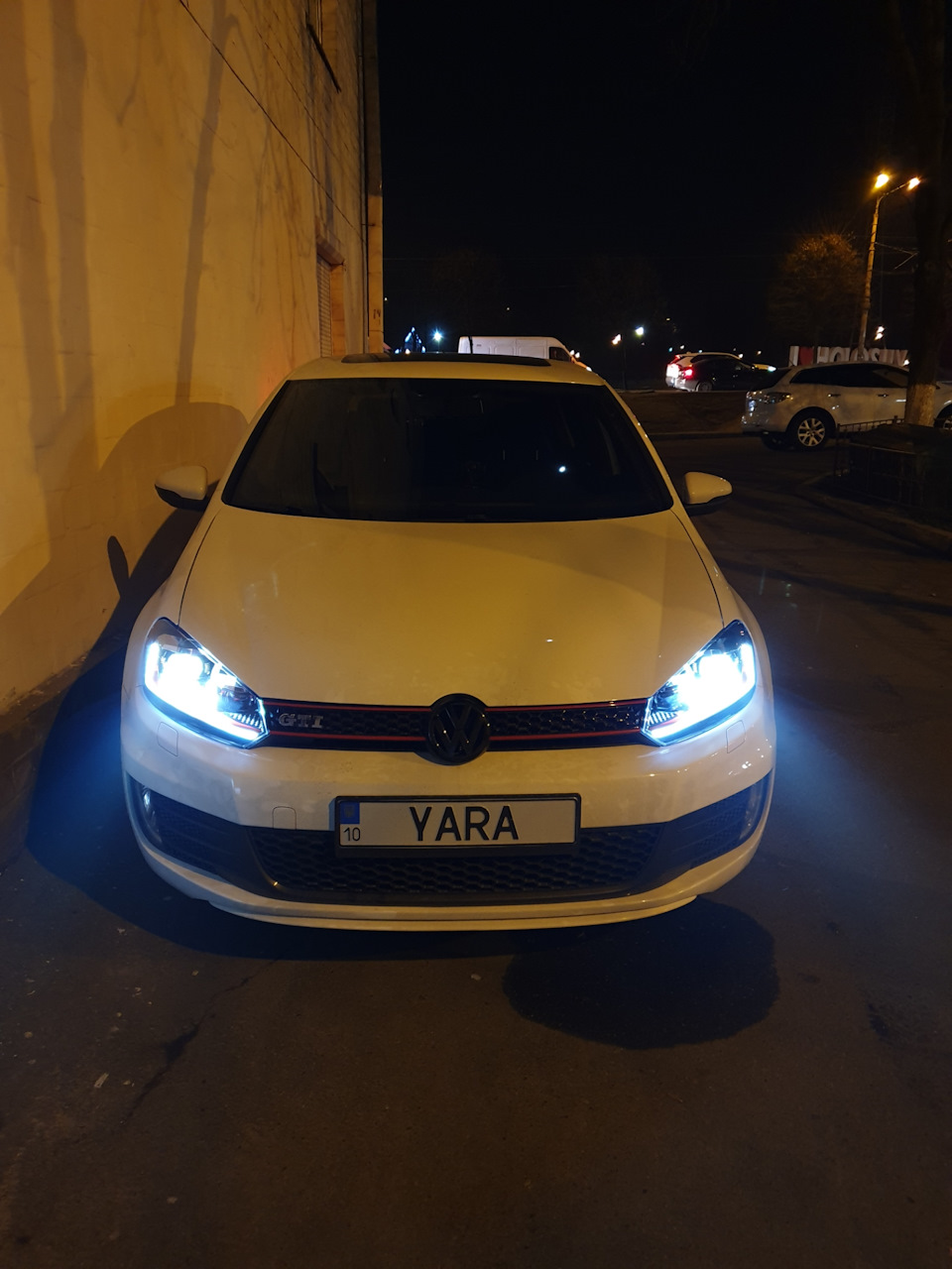Довгоочікувані LED фари Golf 6 GTI 4