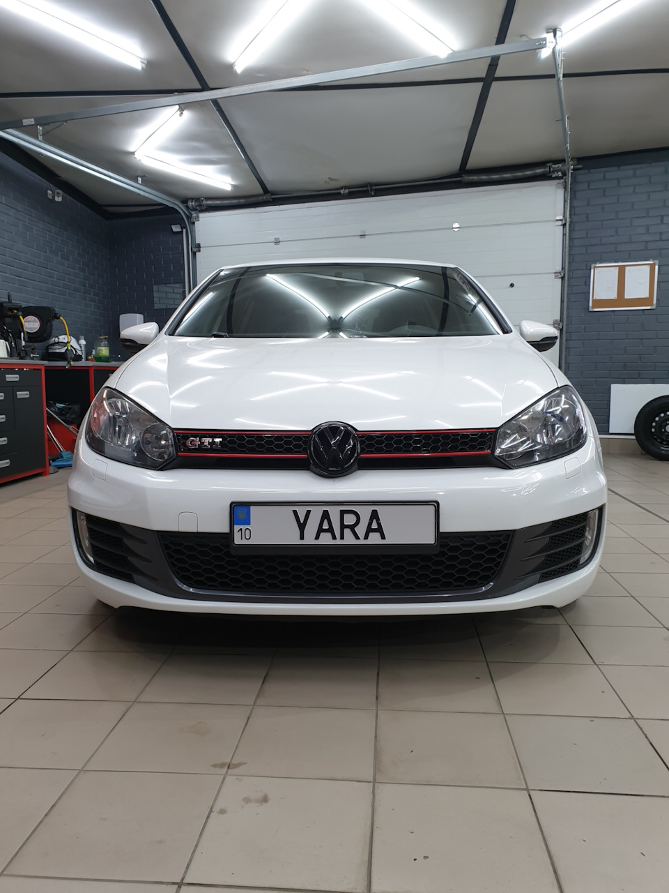 Довгоочікувані LED фари Golf 6 GTI 1