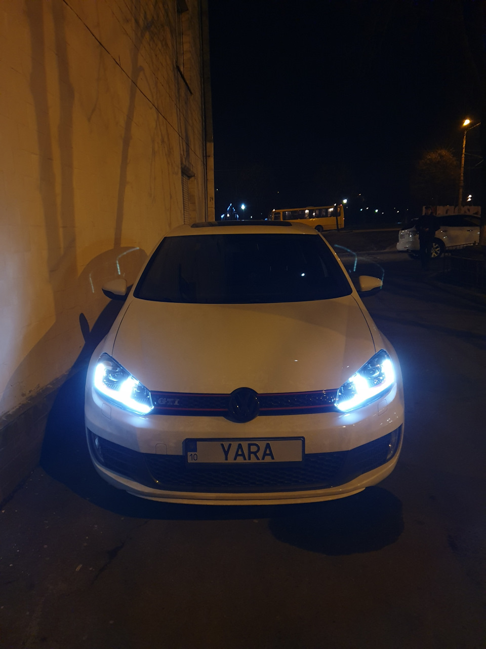 Довгоочікувані LED фари Golf 6 GTI 3