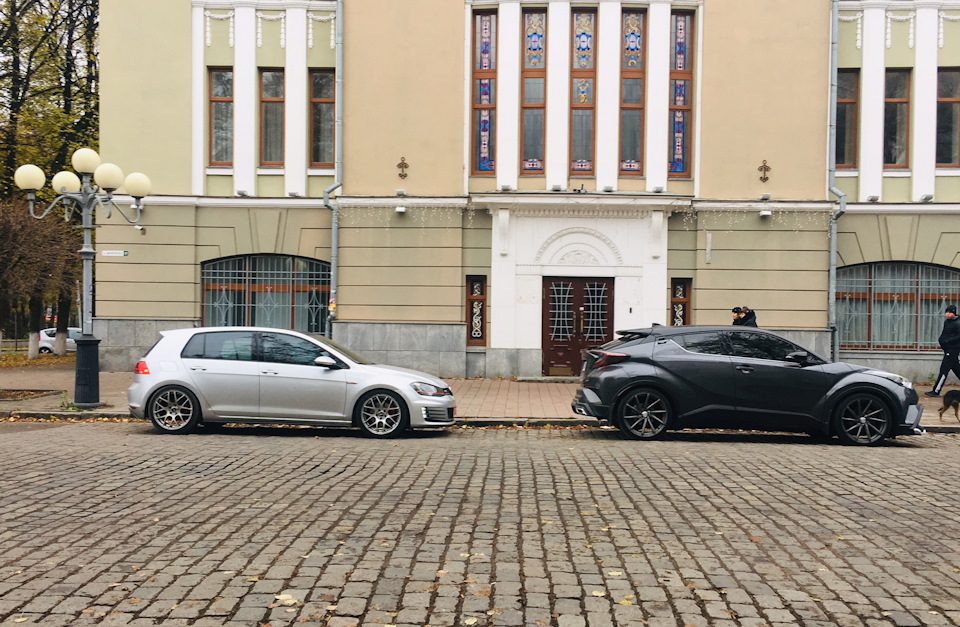 6.Фото з дуже низькою C-HR 1