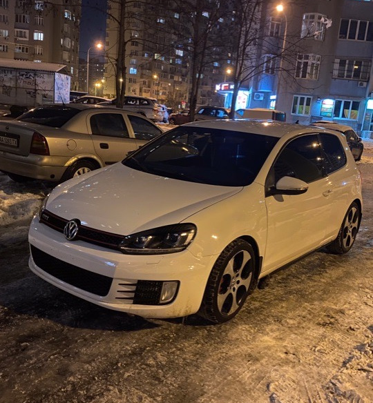 Накладка під номерний знак 1