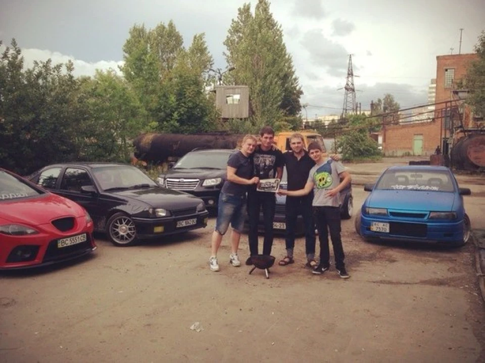 Зібралися з друзями)
