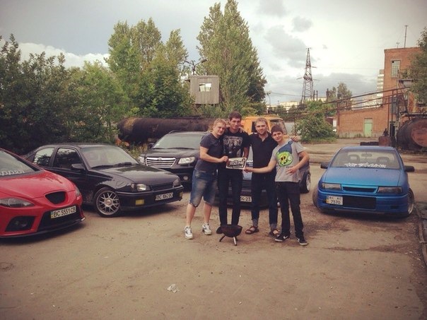 Зібралися з друзями) 1
