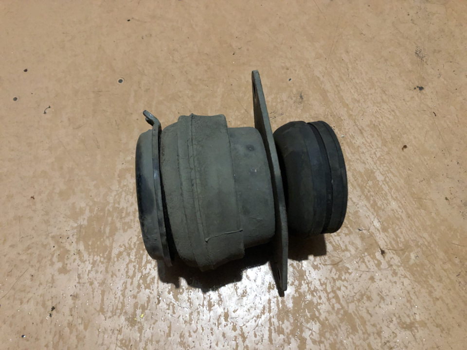 Заміна подушок двигуна 2Е на Golf 3 GTI 2