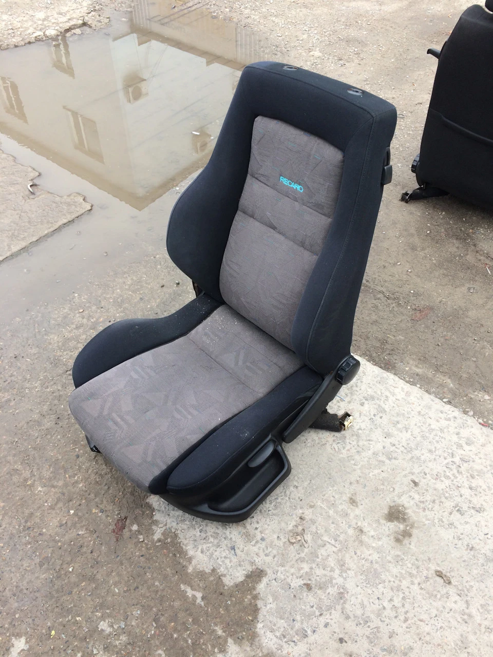 Обновочка, крісла Recaro!