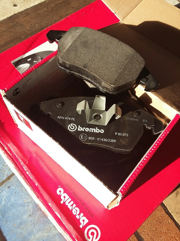 Заміна рідних дисків та гальмівних колодок на Brembo P85 075 2