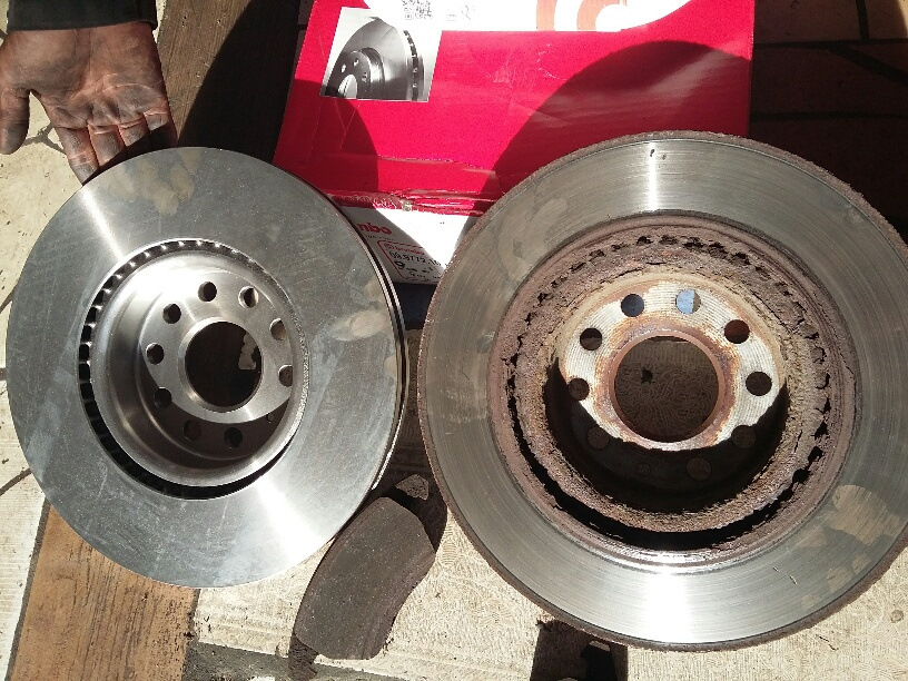 Заміна рідних дисків та гальмівних колодок на Brembo P85 075 5