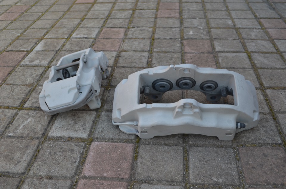 Тормозні супорти brembo від Porsche Cayenne 1