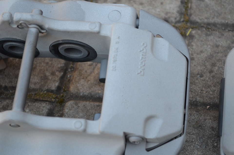Тормозні супорти brembo від Porsche Cayenne 3