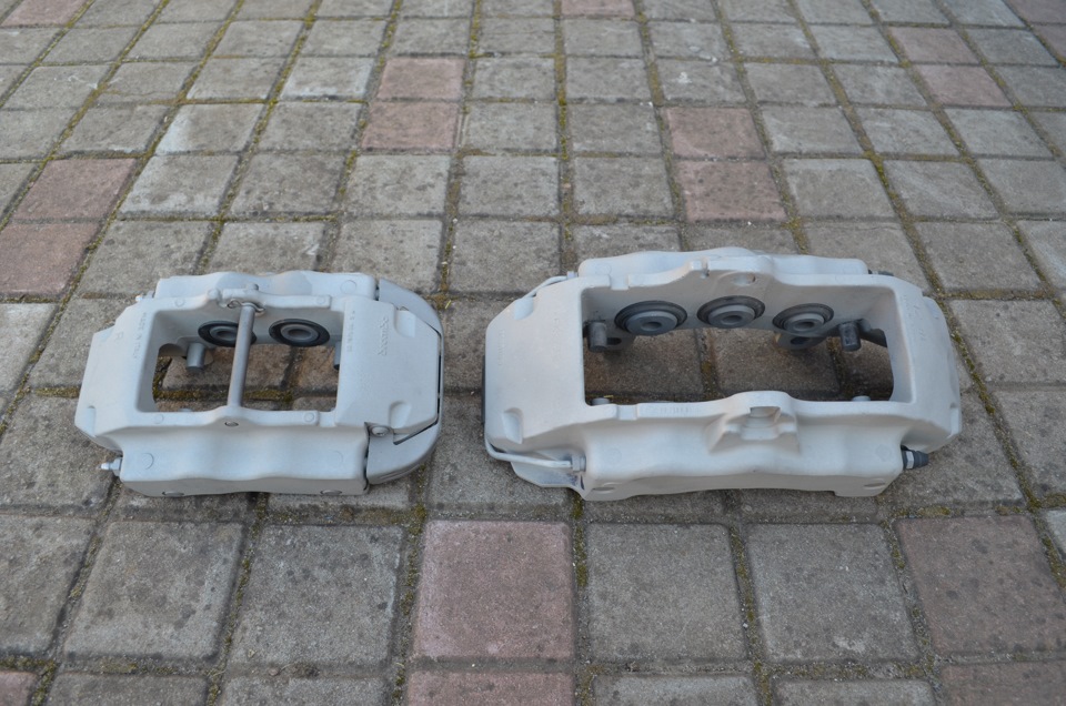 Тормозні супорти brembo від Porsche Cayenne 2