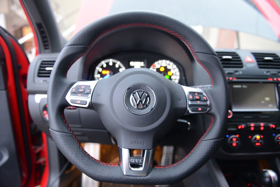 Установка керма та панелі приладів від vw golf mk6 4