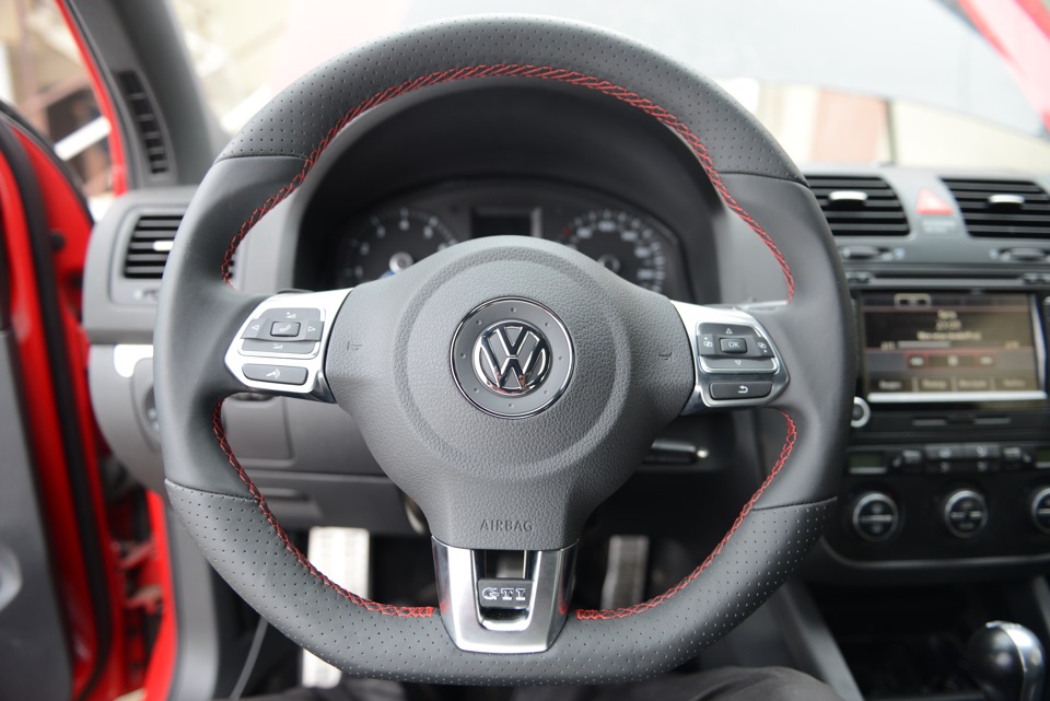 Установка керма та панелі приладів від vw golf mk6 2