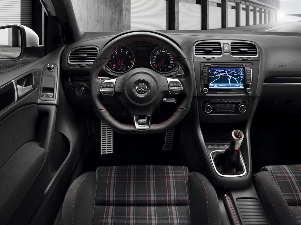 Шукаю мультируль від GTI 6 або R20 і підлокітник 1