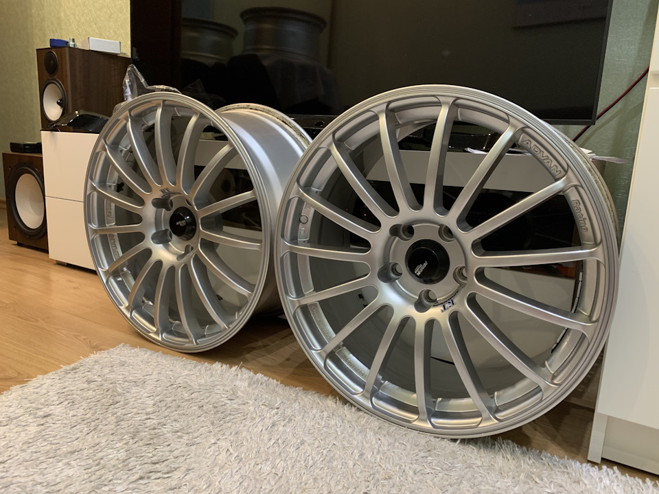 Advan Racing RT 1