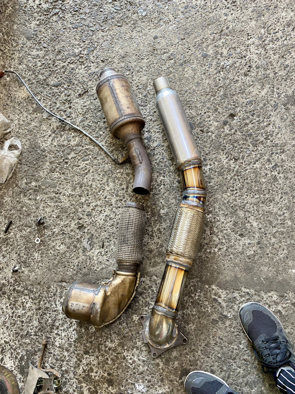 Downpipe, підшипники маточок і ще пара дрібниць)