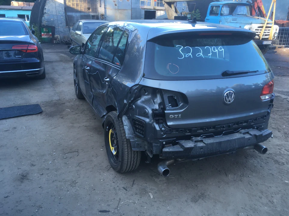 Огляд пошкодження та розбір салону
