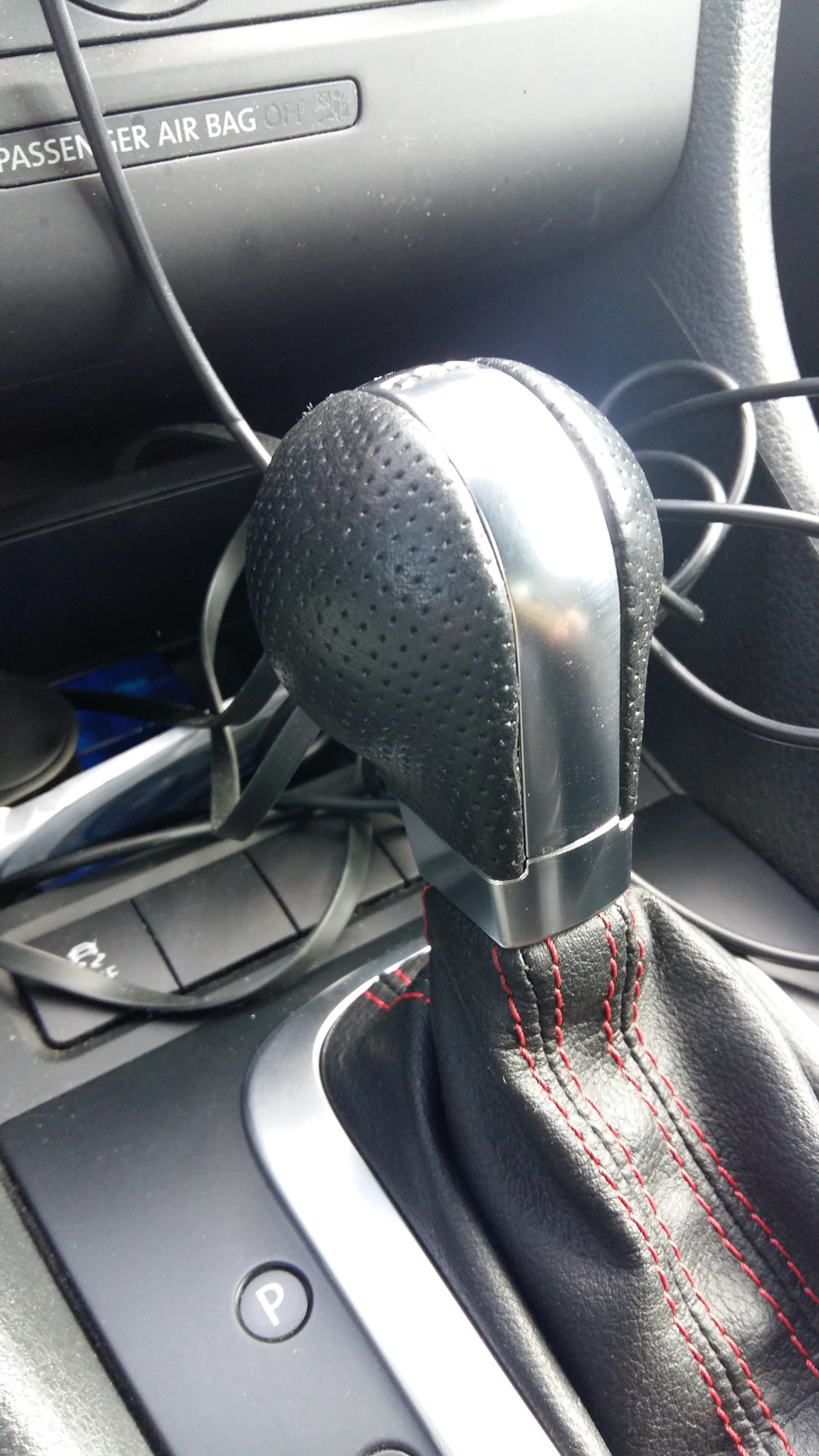 Перетяжка ручки dsg GTI у перфоровану шкіру 2