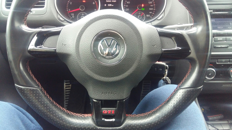 Видалення хрому накладок керма Golf 6 gti 1