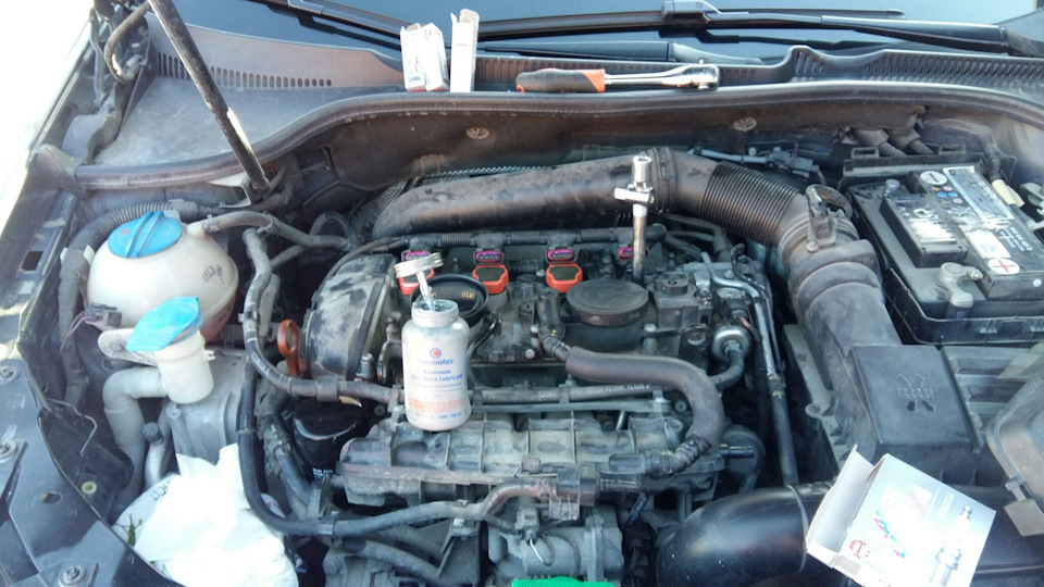 Заміна свічок та червоні котушки Golf 6 gti 4