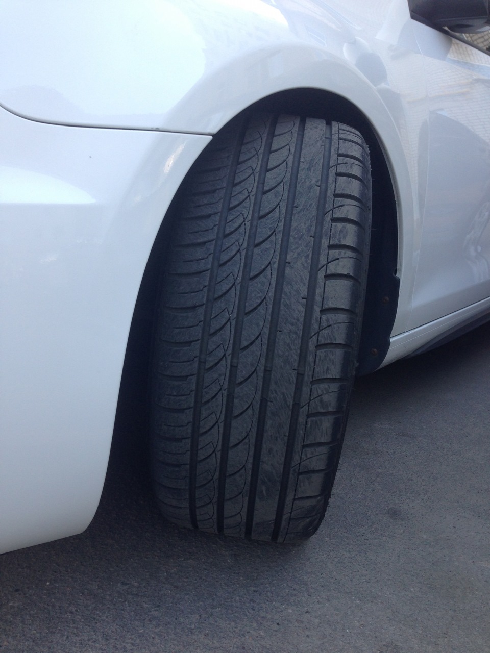 Продається гума Rockstone Radial F105 235/35/19 2