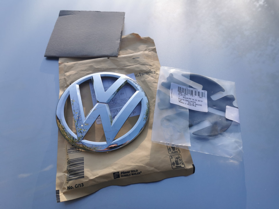 Встановлено оригінальну front badge insert 2