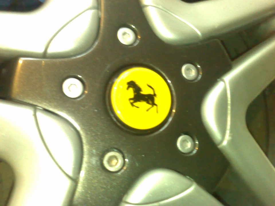 ковпачки ferrari 2