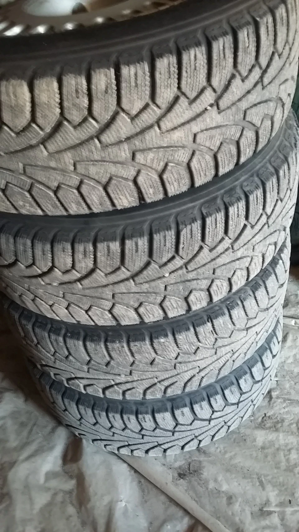 Продам непотрібне з бмв е34 диски з гумою