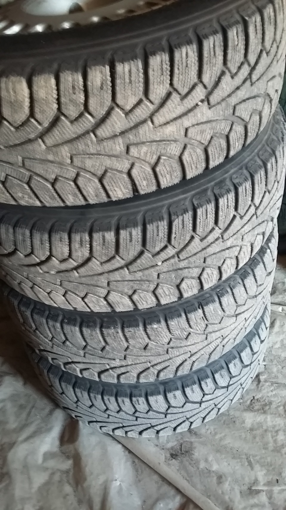 Продам непотрібне з бмв е34 диски з гумою 1