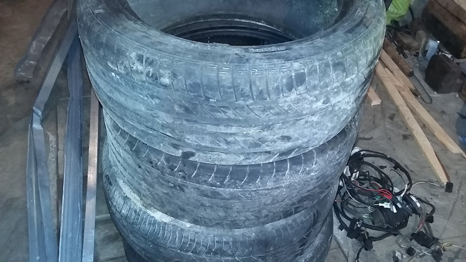 Продам непотрібні диски та шини 3