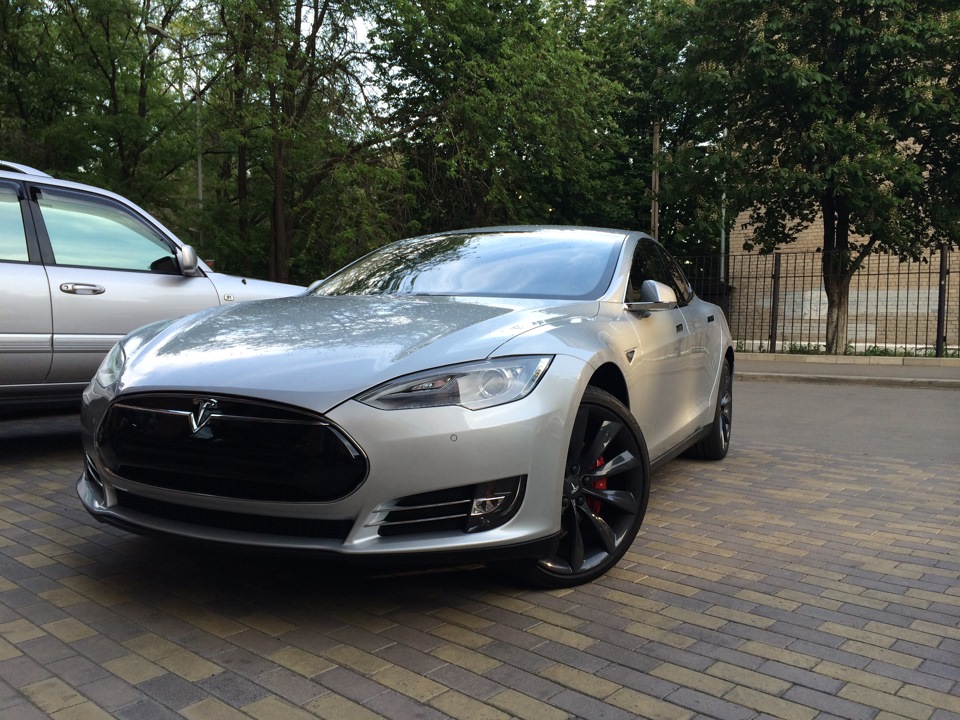 Tesla Model S - Наживо вона прекрасна! 1