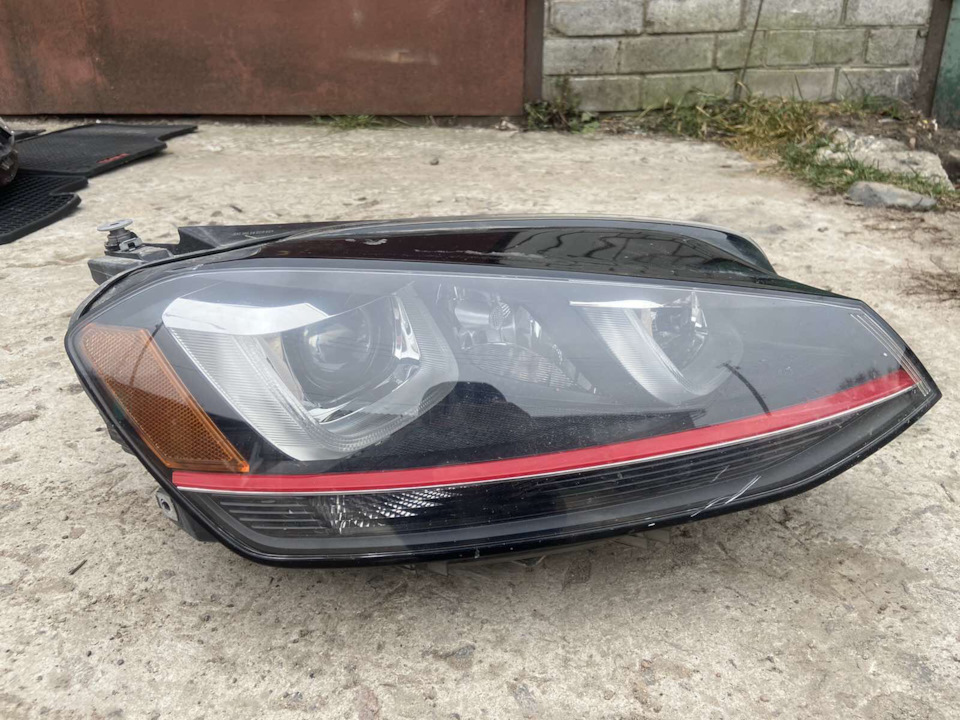Куплю правую фару GTI USA bi-xenon 1