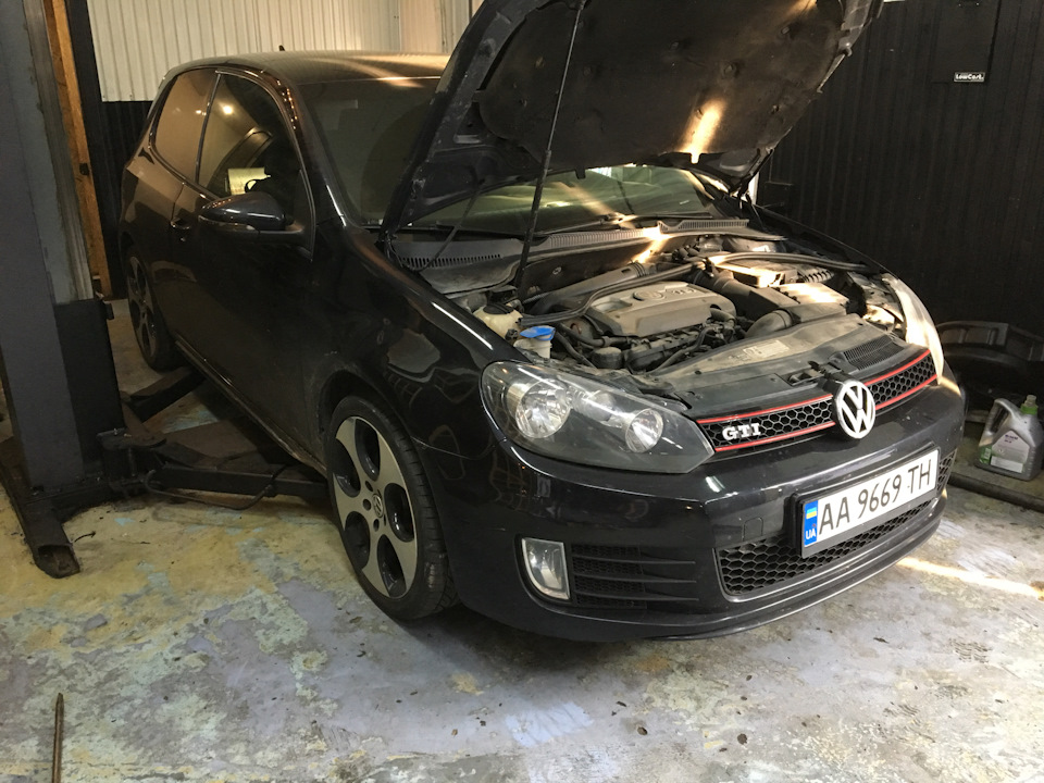 Чорні значки VW. 2