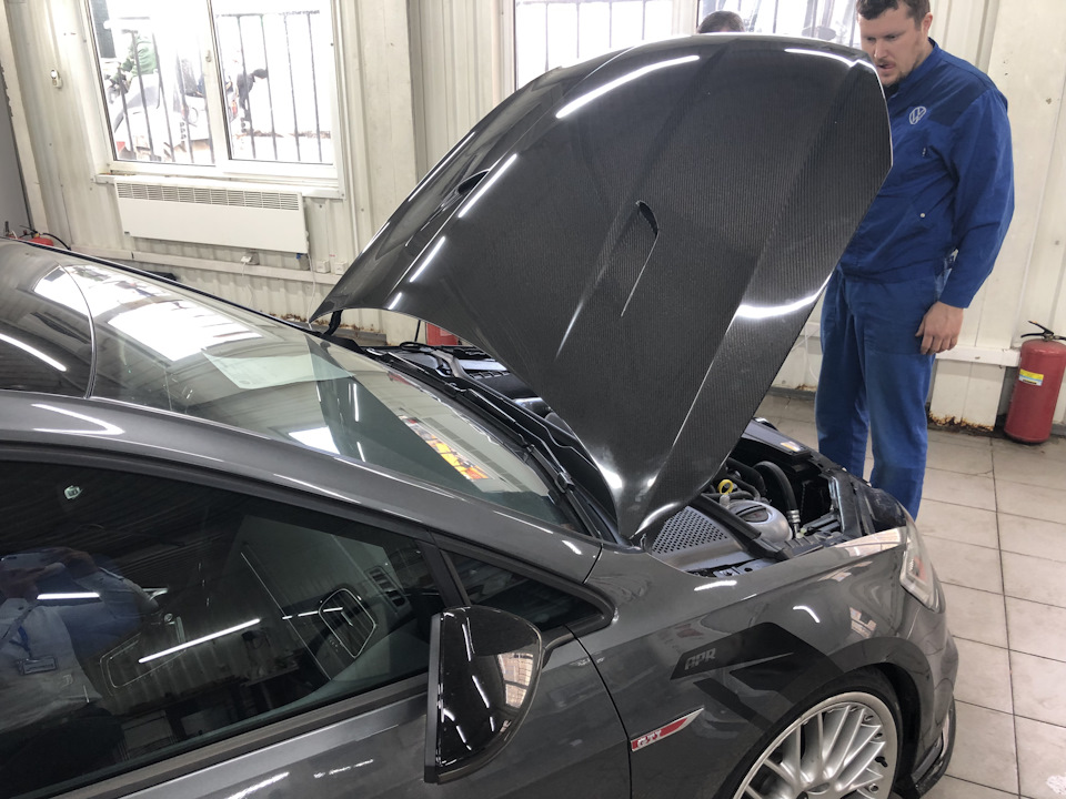 Карбоновий капот Seibon Carbon 5