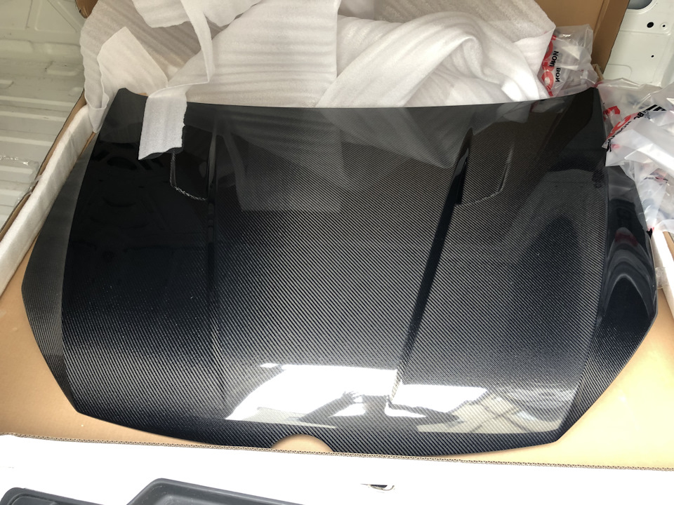 Карбоновий капот Seibon Carbon 2